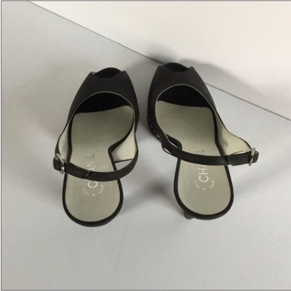 CHANEL - Picture 3 of 16